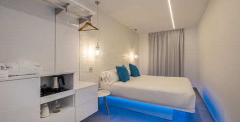 hotel room image