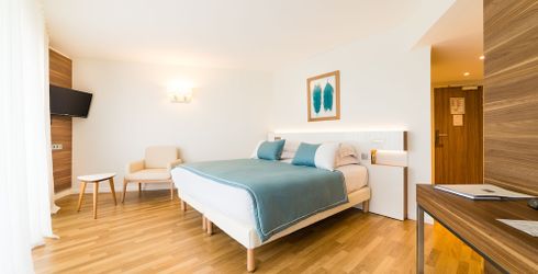hotel room image