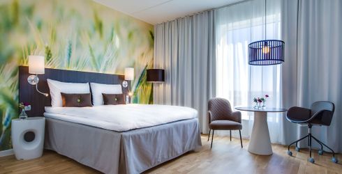 hotel room image