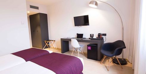 hotel room image