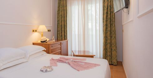 hotel room image