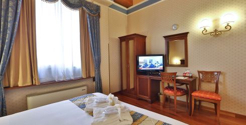 hotel room image