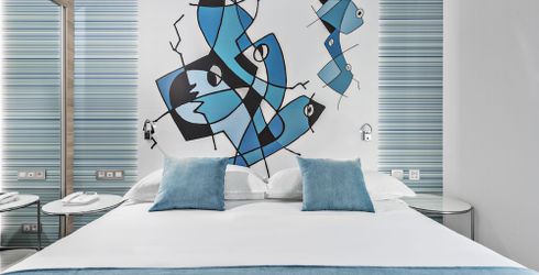 hotel room image