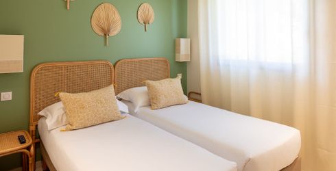 hotel room image