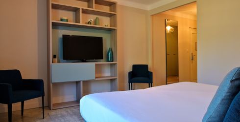 hotel room image
