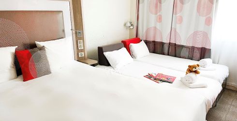 hotel room image