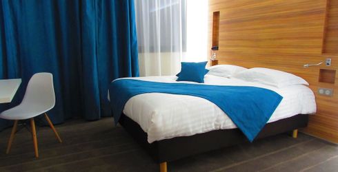 hotel room image