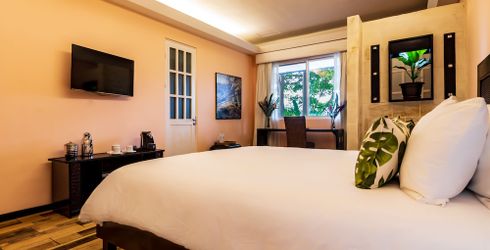 hotel room image