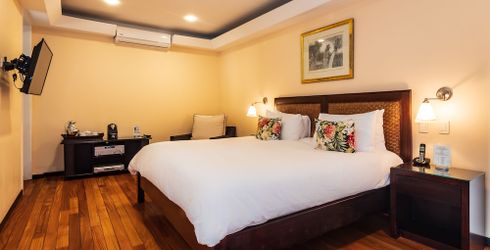 hotel room image