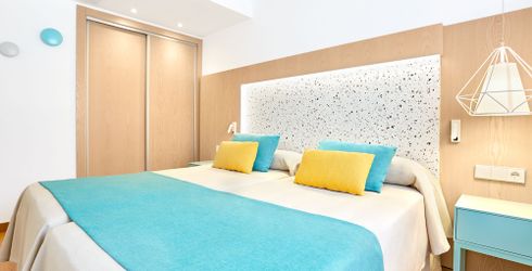 hotel room image
