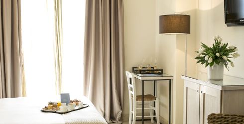 hotel room image