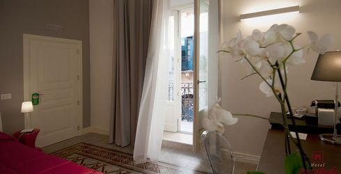 hotel room image