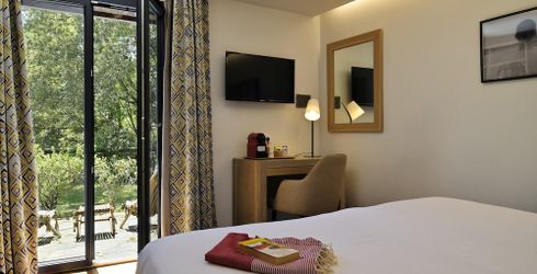 hotel room image