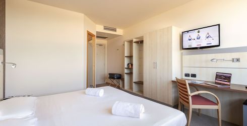 hotel room image
