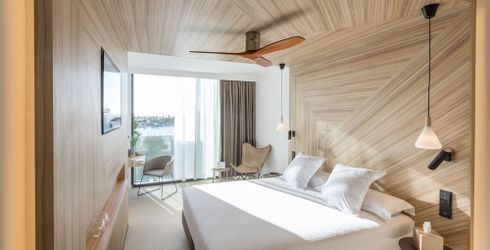 hotel room image