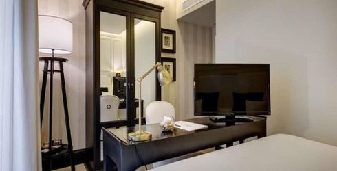 hotel room image