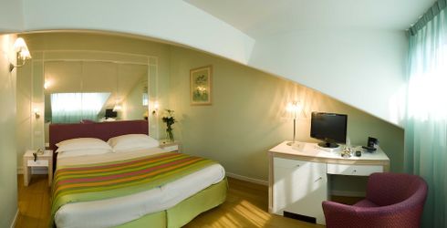 hotel room image