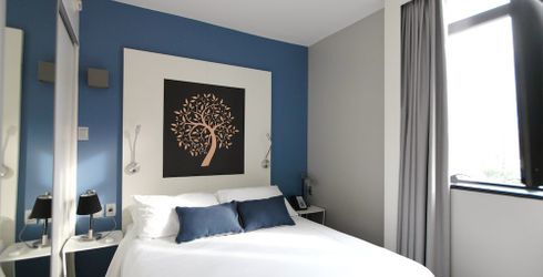 hotel room image