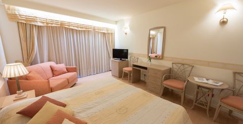 hotel room image
