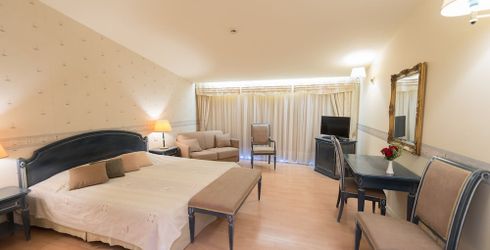 hotel room image