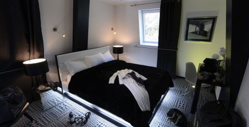hotel room image