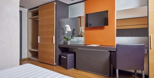 hotel room image