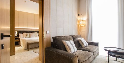 hotel room image
