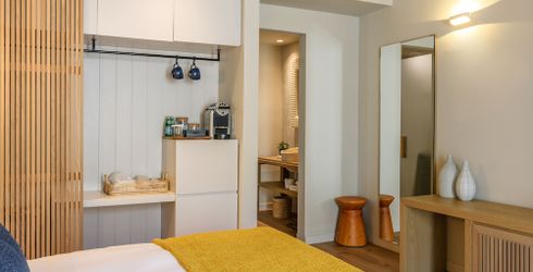 hotel room image