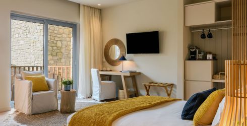 hotel room image