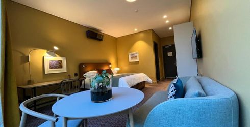 hotel room image