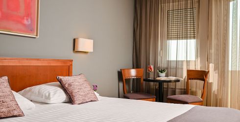 hotel room image
