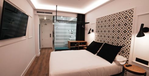 hotel room image
