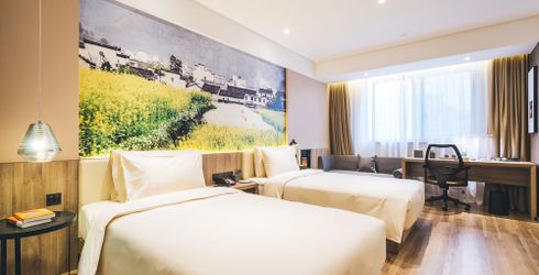 hotel room image