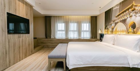 hotel room image