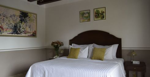 hotel room image