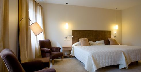 hotel room image