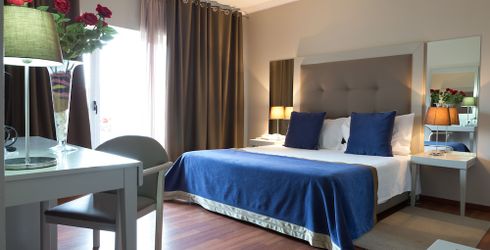 hotel room image