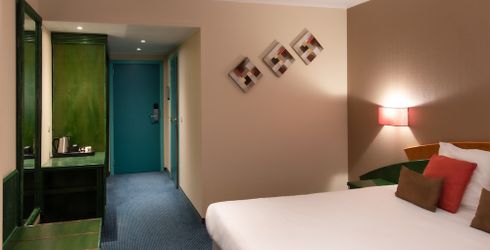 hotel room image
