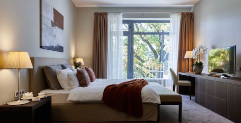 hotel room image