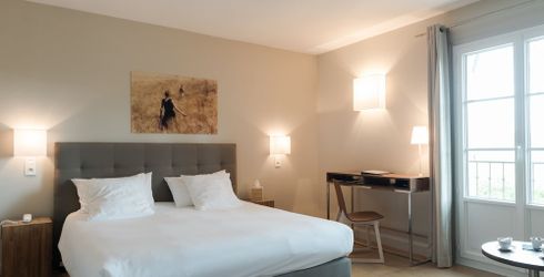 hotel room image