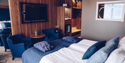 hotel room image