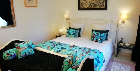 hotel room image