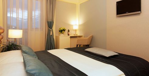 hotel room image