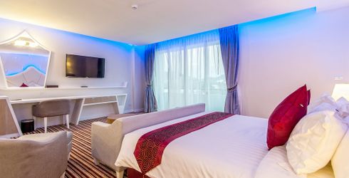 hotel room image