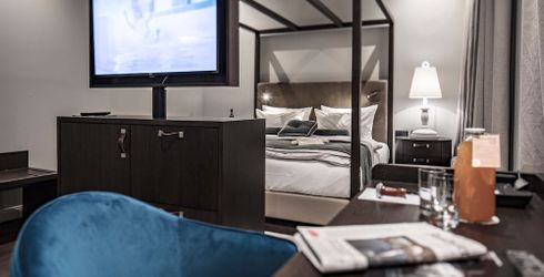 hotel room image