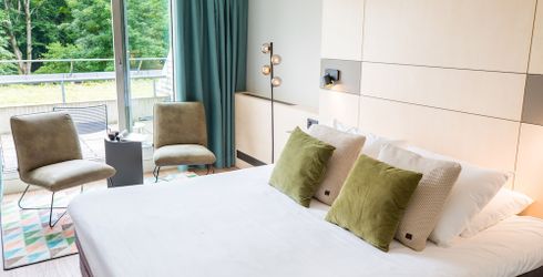 hotel room image