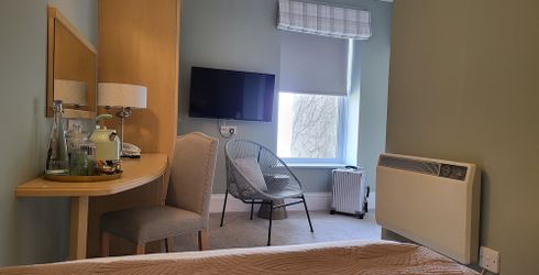 hotel room image