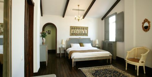 hotel room image