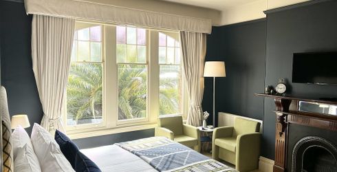hotel room image