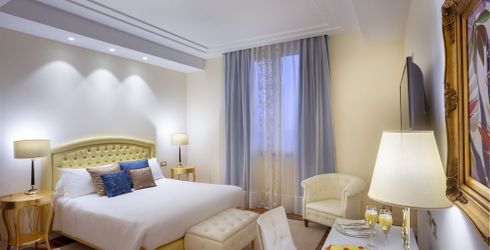 hotel room image